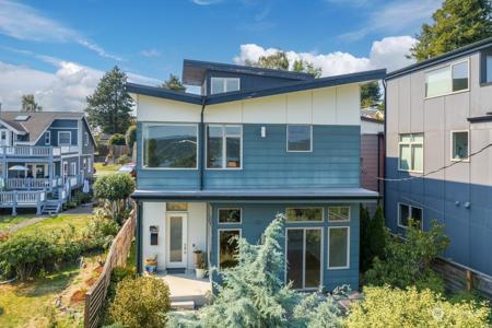 6805 Seward Park S