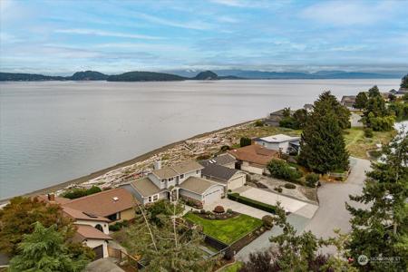 743 Bay Front