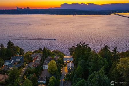 2409 Evergreen Point