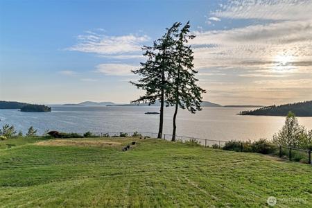 1279 Chuckanut