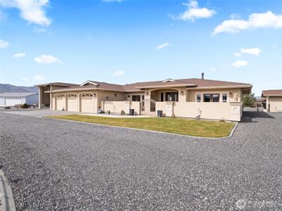704 Desert Aire SW