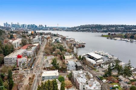 3101 & 3107 Eastlake E