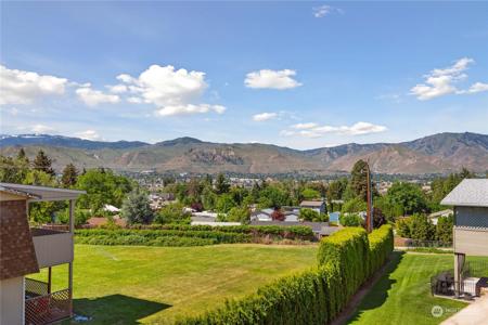 1352 Eastmont