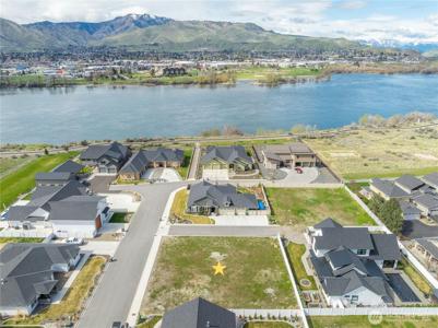 345 Pugsley NW