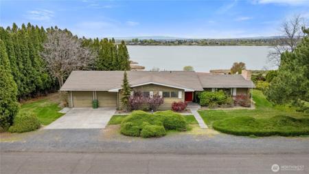 70 SE Pelican Drive