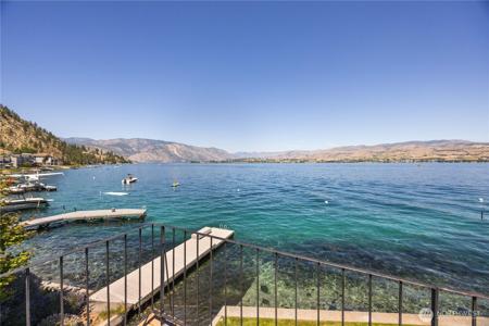 3132 S Lakeshore
