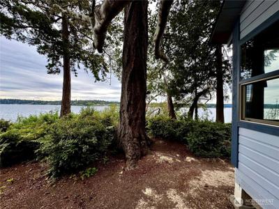 8627 Fernwood NE
