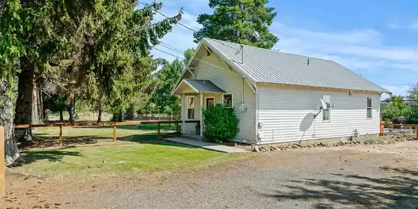 6390 Cove