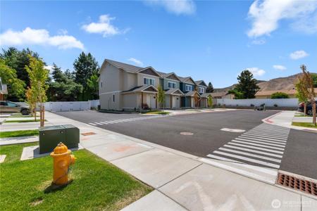 1030 Finch