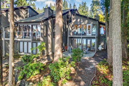 15800 Nesika Bay NE