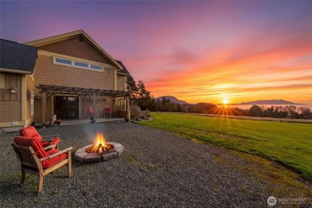 4065 Sunny Hill