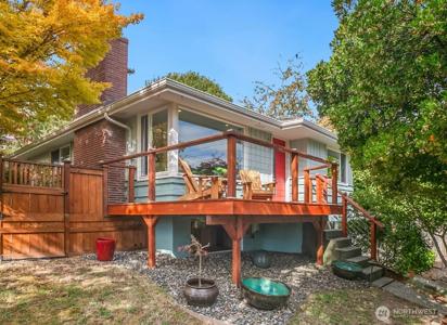 8213 37th SW