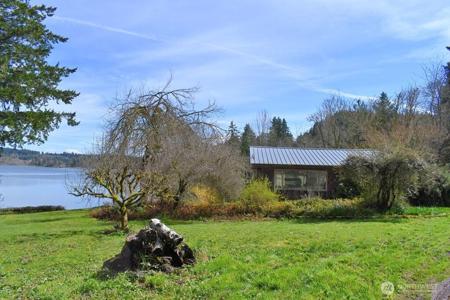 1630 Madrona Beach NW