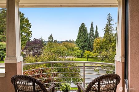 7700 Green Lake N