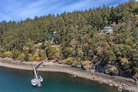 1129 Deer Point