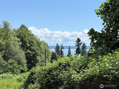 1215 East Camano
