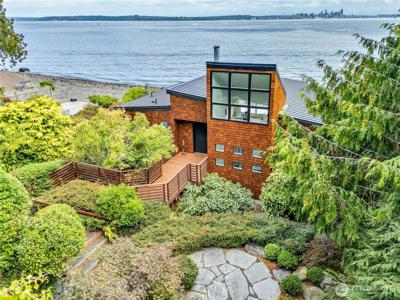 4310 Rockaway Beach NE