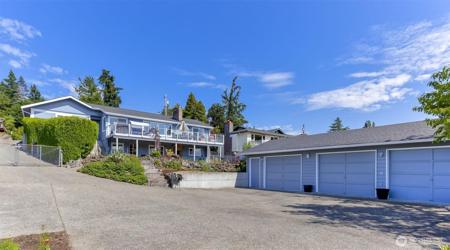 3619 Harbel NE