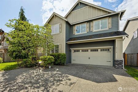3716 181st E
