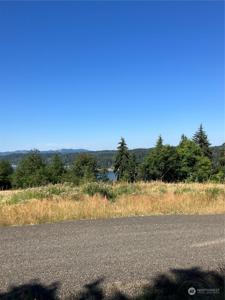 3 Lone Fir Drive E