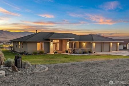 827 Desert Aire SW