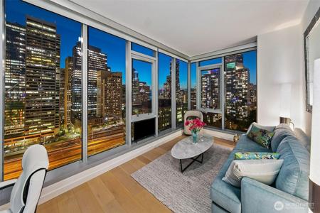 800 Columbia