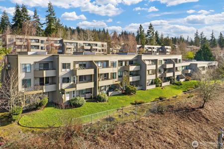 4893 76th SW