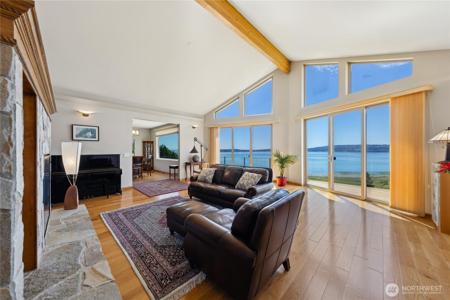2364 Strawberry Point