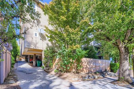 2622 Madison