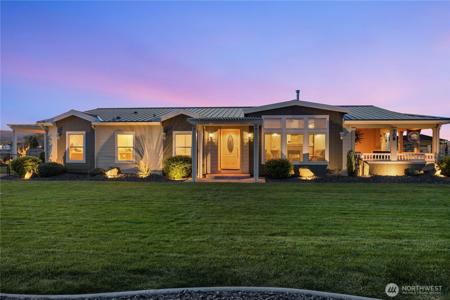 708 Desert Aire N