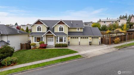 2724 74th NE
