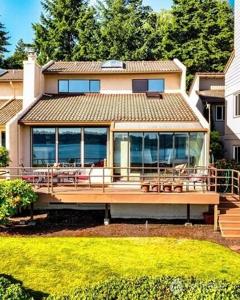 6430 Eastside NE