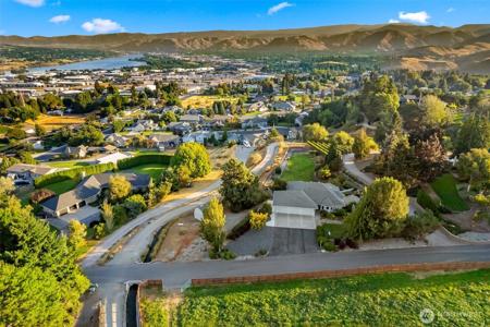 3320 Burch Mountain