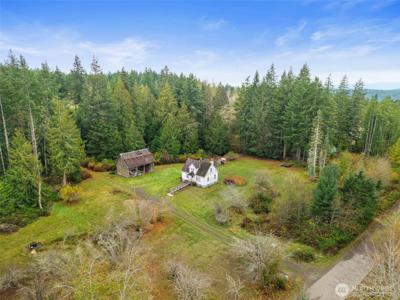 7111 Larson NW