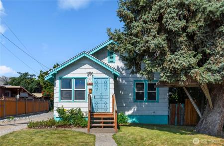 1004 Chelan Ave