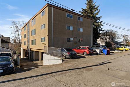 3209 Hoyt