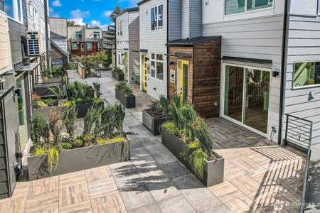 515 Howe