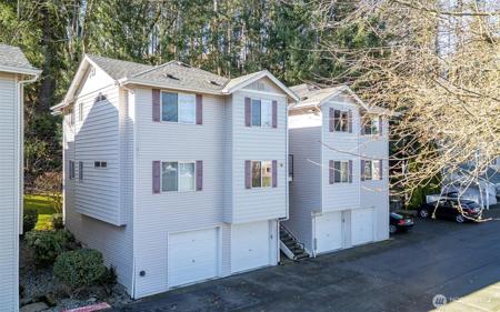 595 Newport Way NW