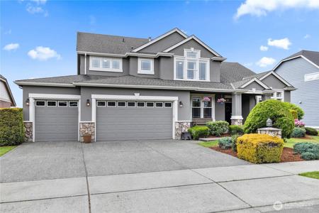 1810 Pointe Woodworth NE
