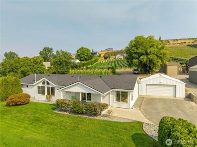 744 Wapato Lake