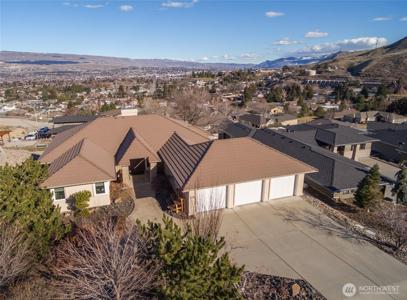 735 Castle Heights