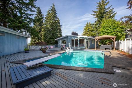 4302 Elwood W