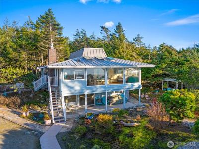 4951 Surfcrest