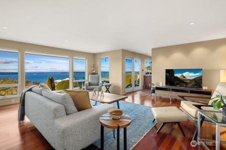 5346 Frances NE