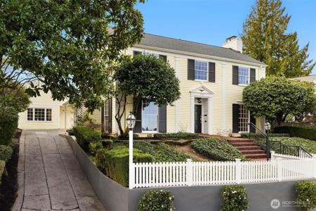 3033 Laurelhurst NE