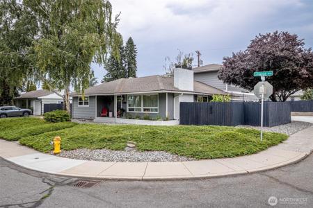 1043 Linwood