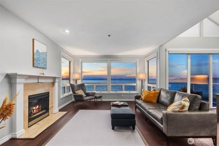 1594 Alki SW