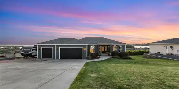 446 Viewmont