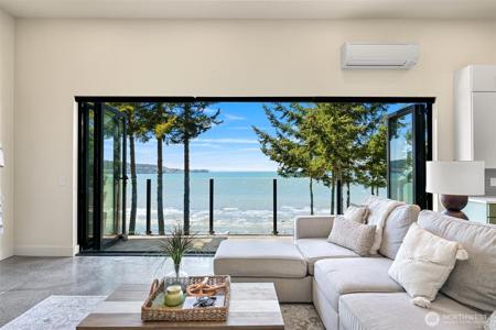 2809 Leeward