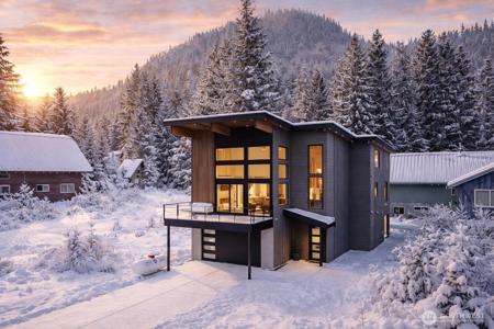 811 Hyak Dr